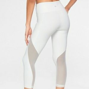 ATHLETA women’s capris with mesh size XS